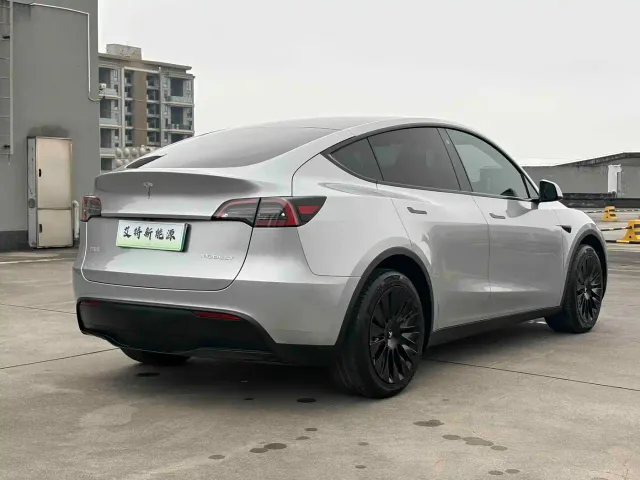 Tesla Model Y — Фото автомобиля 7