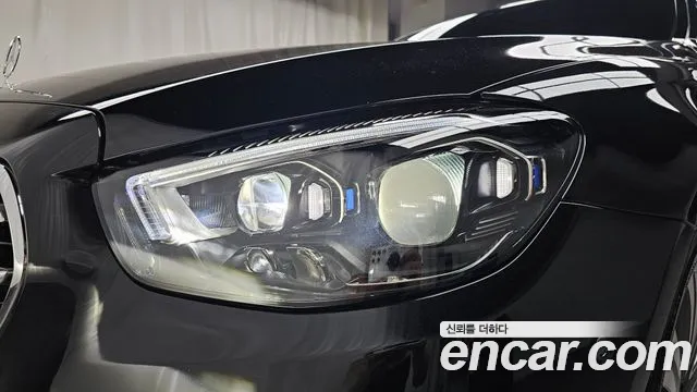 Mercedes-Benz E-Class — Фото автомобиля 20
