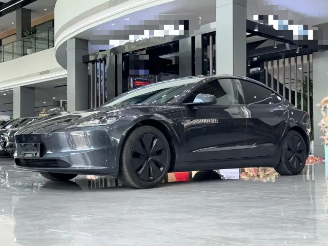 Фотография автомобиля — Tesla Model 3