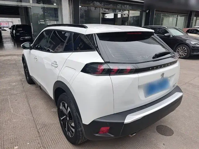 Peugeot 2008 — Фото автомобиля 4
