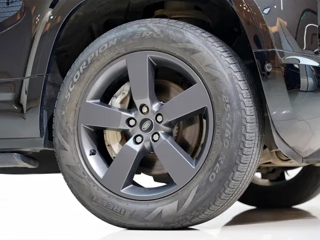 Land Rover Defender — Фото автомобиля 9
