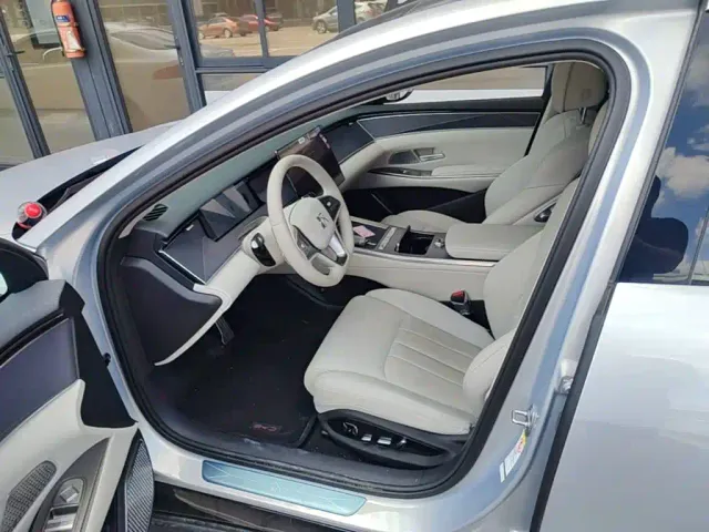 BYD Han L — Фото автомобиля 10