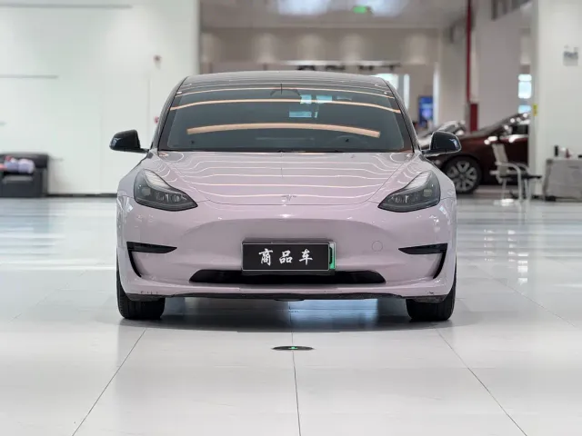 Tesla Model 3 — Фото автомобиля 2