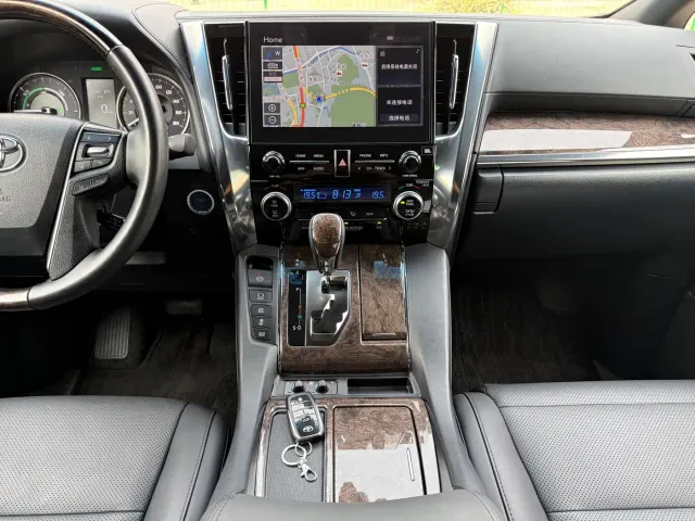 Toyota Alphard — Фото автомобиля 8
