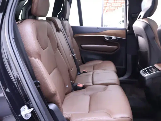 Volvo XC90 — Фото автомобиля 22