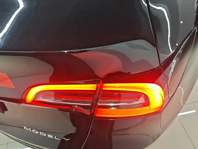 Tesla Model Y — Фото автомобиля 7