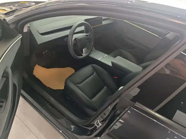 Tesla Model 3 — Фото автомобиля 15