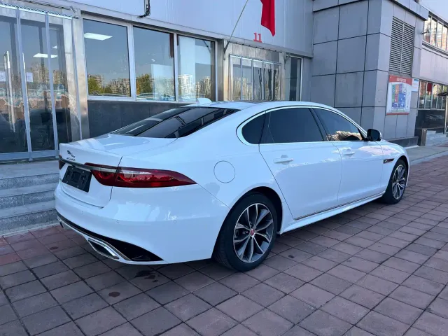 Jaguar XFL — Фото автомобиля 4