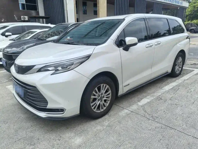 Фотография автомобиля — Toyota Sienna