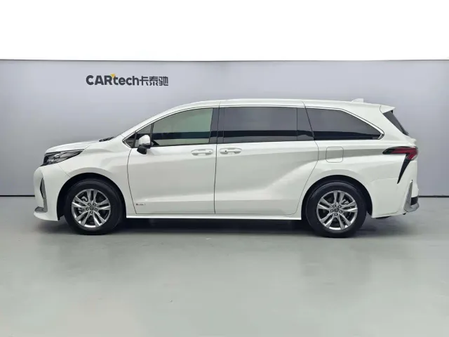 Toyota Sienna — Фото автомобиля 3