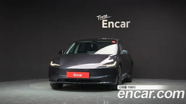 Tesla Model 3 — Фото автомобиля 2