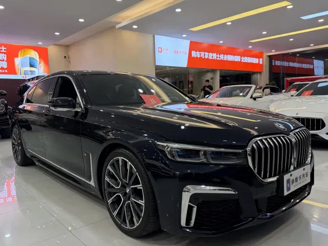 BMW BMW 7 Series 2021 Model 740Li Premium M Sport Package — Фото автомобиля 3