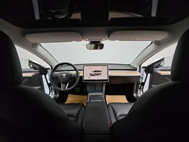 Tesla Model 3 — Фото автомобиля 18