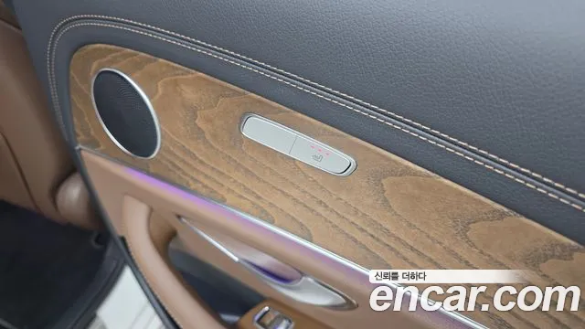 Mercedes-Benz E-Class — Фото автомобиля 18
