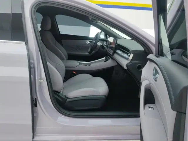 Roewe M7 DMH — Фото автомобиля 8