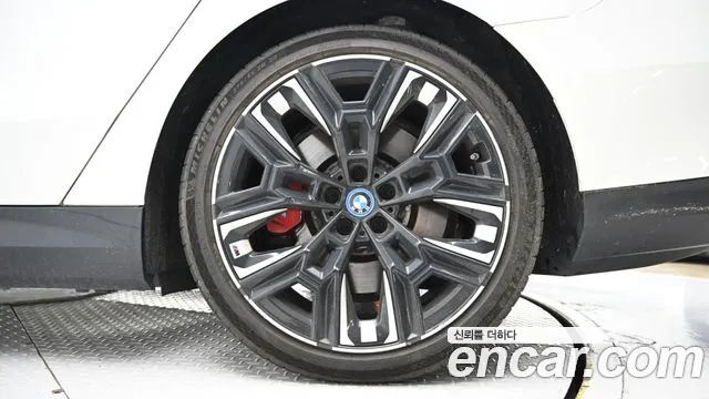 BMW i5 G60 — Фото автомобиля 5