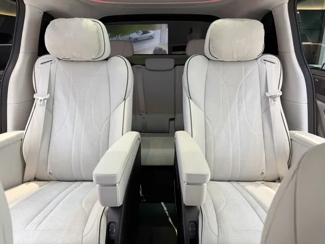 Xpeng X9 — Фото автомобиля 12