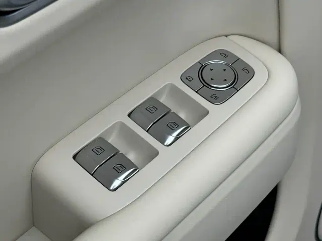 Li Auto L7 — Фото автомобиля 13