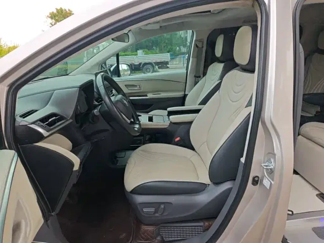 Toyota Sienna — Фото автомобиля 14
