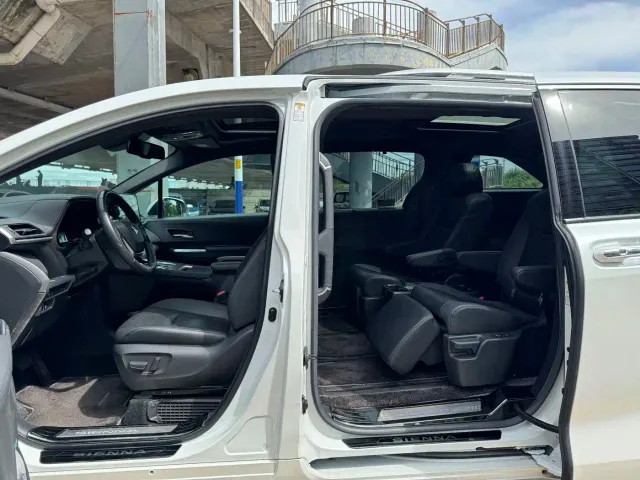 Toyota Sienna — Фото автомобиля 10