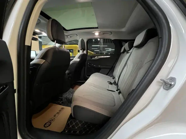 Ford Escape — Фото автомобиля 9