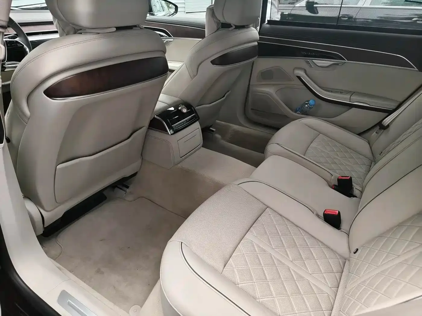 Audi Audi A8 2024 Model A8L 50 TFSI quattro Executive — Фото автомобиля 11