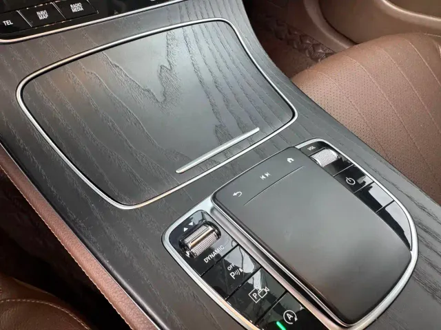 Mercedes-Benz E-Class — Фото автомобиля 14