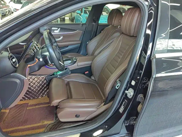 Mercedes-Benz E-Class — Фото автомобиля 14