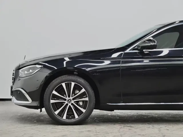 Mercedes-Benz E-Class — Фото автомобиля 28