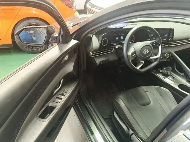 Hyundai Elantra — Фото автомобиля 15