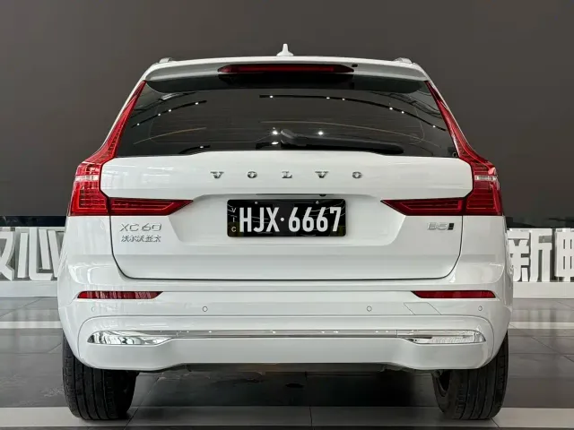 Volvo XC60 — Фото автомобиля 3