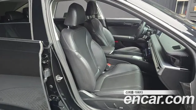 Hyundai Grandeur Grandeur (GN7) 2.5 Бензин 2WD — Фото автомобиля 12