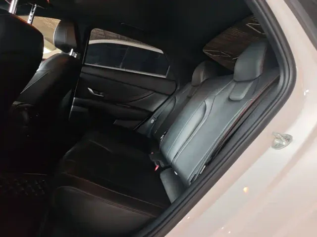Hyundai Elantra — Фото автомобиля 16
