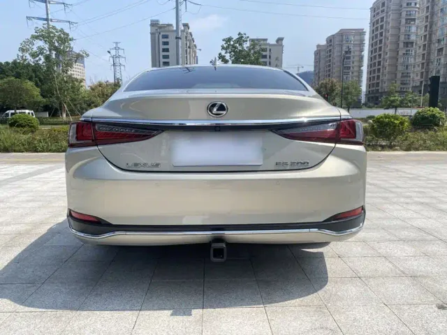 Lexus ES — Фото автомобиля 12