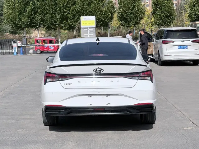 Hyundai Elantra — Фото автомобиля 10