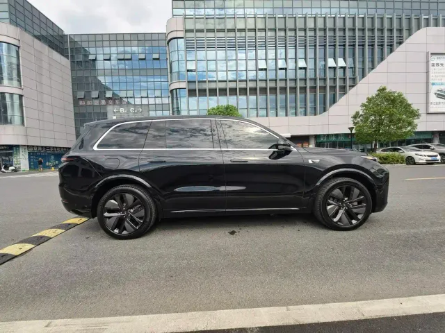 Li Auto L9 — Фото автомобиля 6