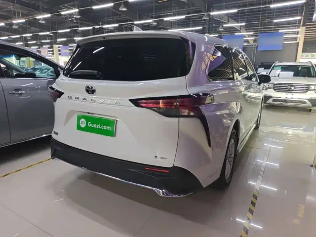 Toyota Granvia — Фото автомобиля 6
