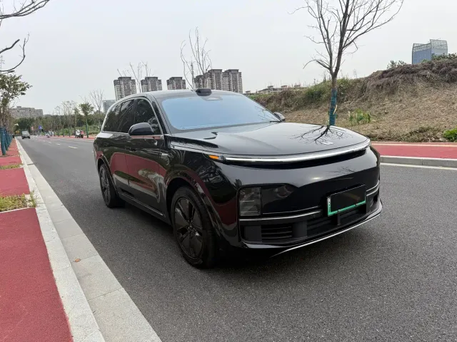 Li Auto L8 — Фото автомобиля 3