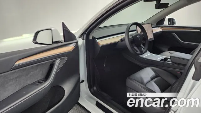 Tesla Model Y — Фото автомобиля 10