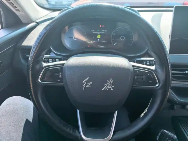 Hongqi E-QM5 — Фото автомобиля 15
