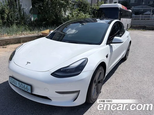 Фотография автомобиля — Tesla Model 3