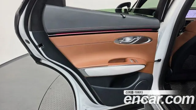 Genesis GV70 — Фото автомобиля 14