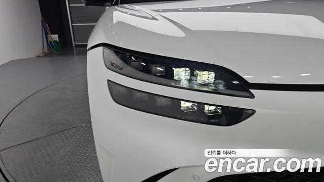 Genesis GV60 — Фото автомобиля 22