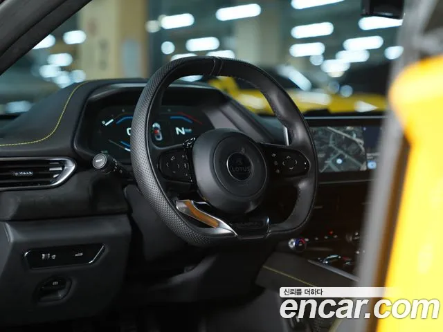 Lotus Emira — Фото автомобиля 16