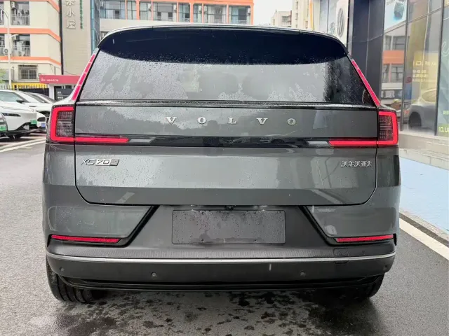 Volvo XC70 Plug-in Hybrid — Фото автомобиля 8