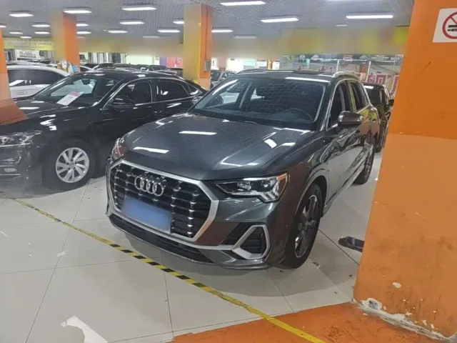 Фотография автомобиля — Audi Q3