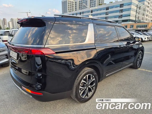 Kia Canival — Фото автомобиля 6
