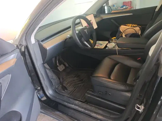 Tesla Model Y — Фото автомобиля 14