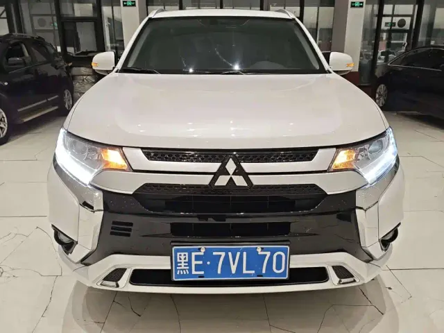Mitsubishi Outlander — Фото автомобиля 2