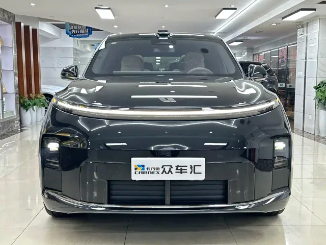 Li Auto L9 — Фото автомобиля 2